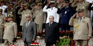 Le politique de l'Algérie, entre participation pacifique et prise révolutionnaire du pouvoir
