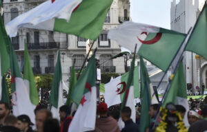 Lutte contre les pouvoirs occultes et promotion de la vérité en Algérie : Une analyse critique