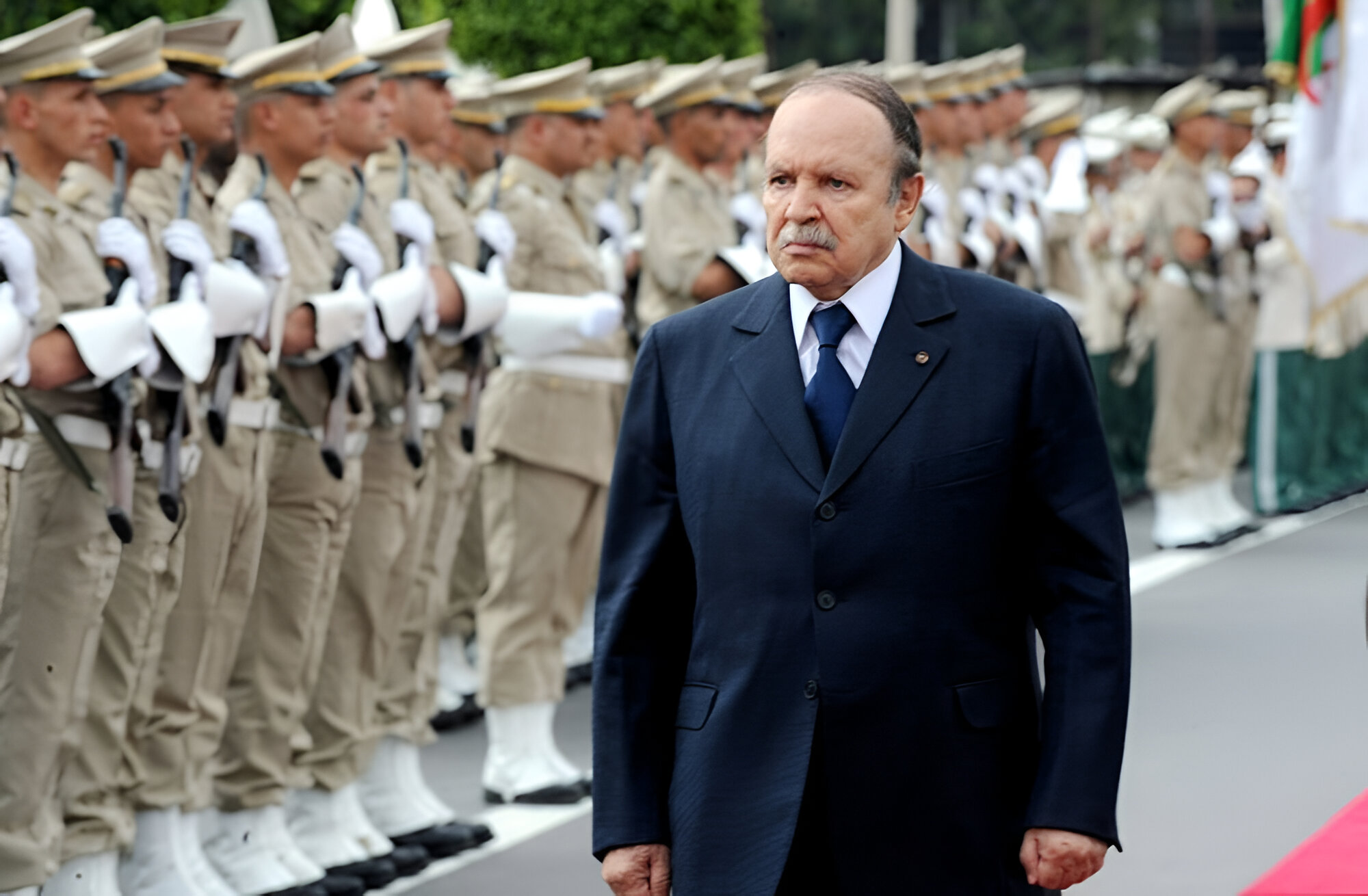 Des casernes au parlement : Naviguer les difficiles chemins de la gouvernance civile en Algérie