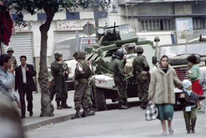 De Berlin à Alger : comment les castes militaires engendrent la guerre, la destruction et le désespoir