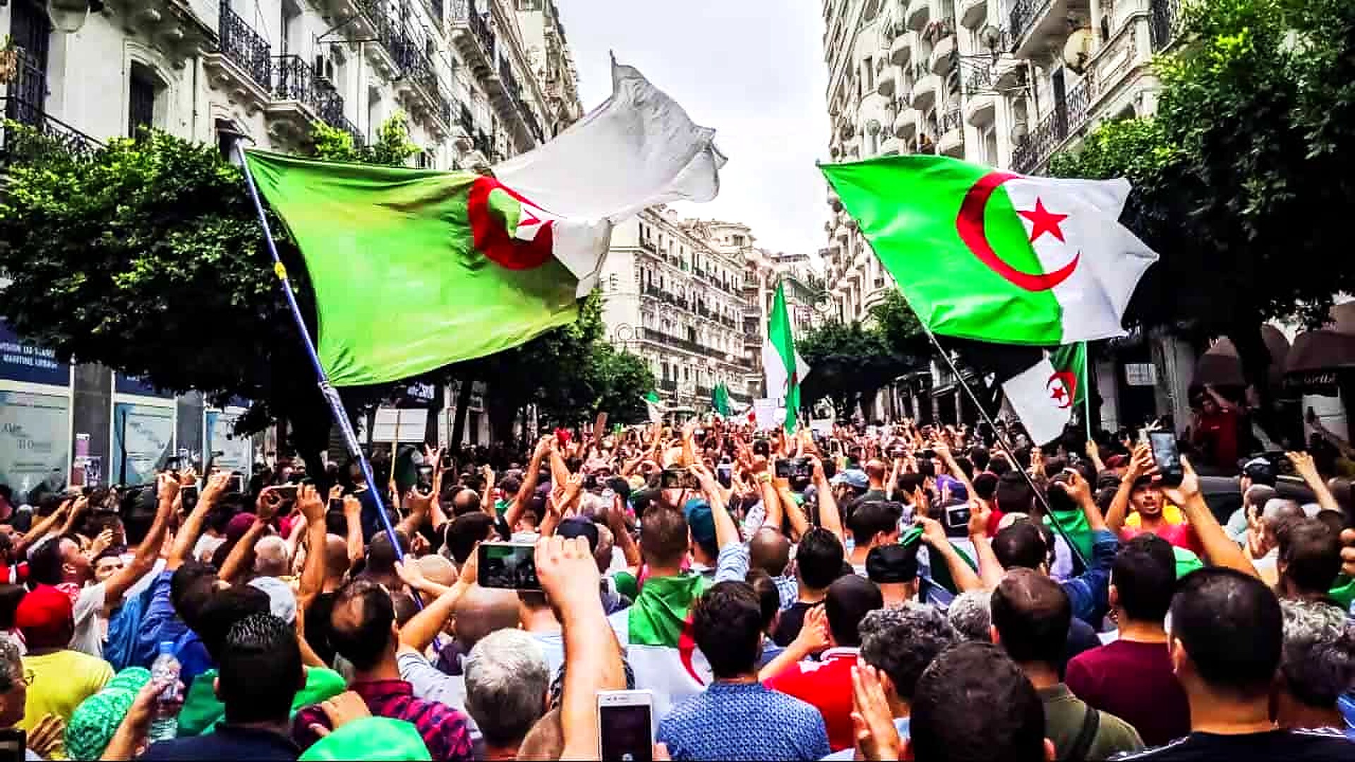Tebboune invite les opposants à rentrer : la diaspora exige les garanties de l’État de droit